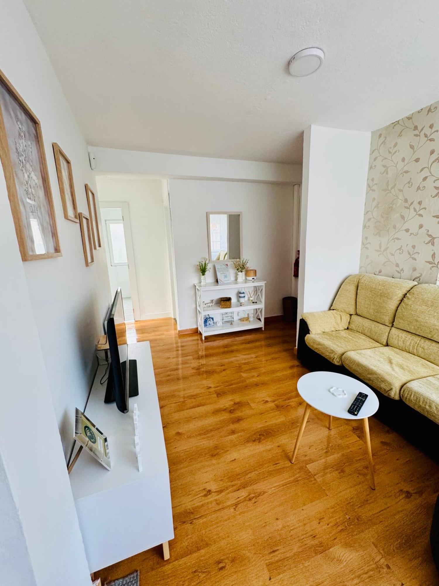 Piso Maruja - Cee Apartment Luaran gambar
