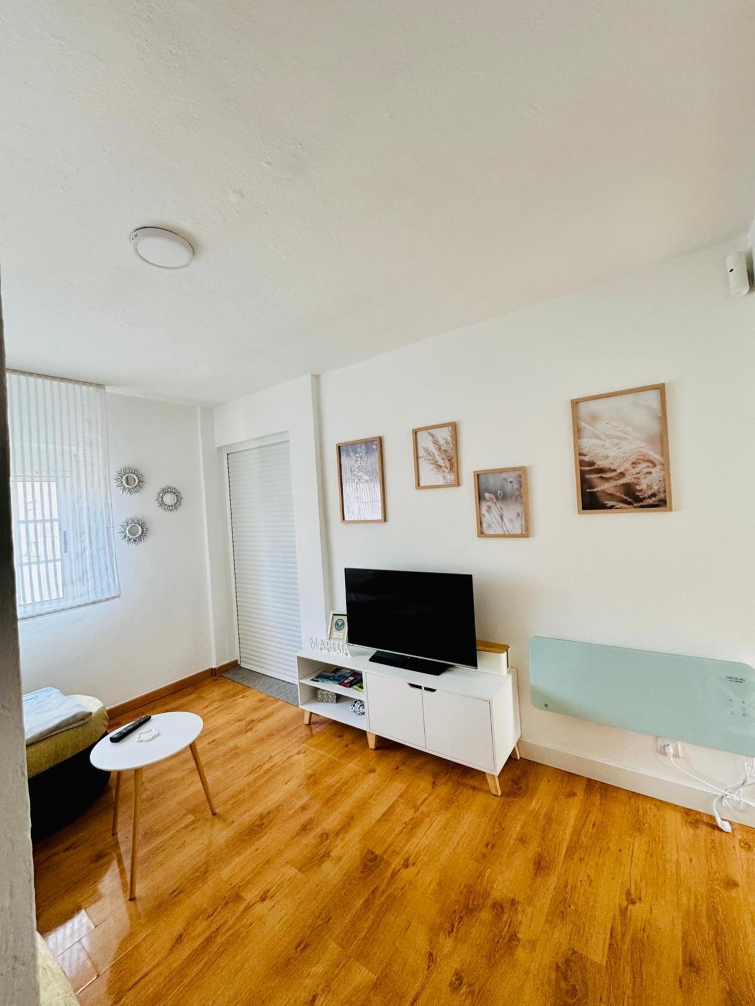 Piso Maruja - Cee Apartment Luaran gambar